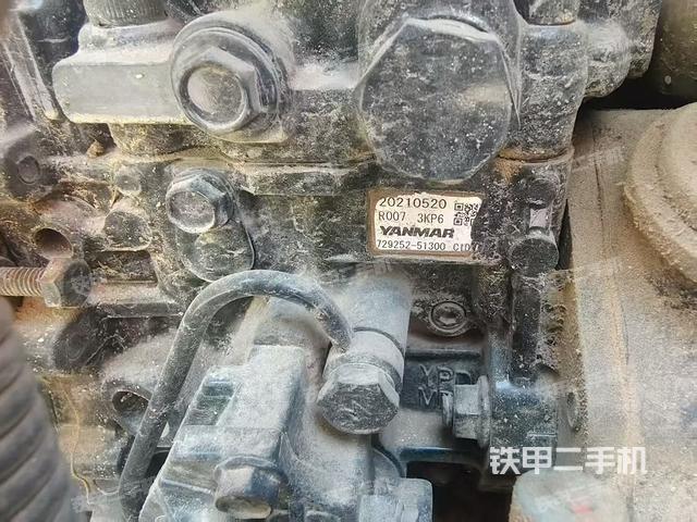 液壓泵艙室正面整體（整機外觀）