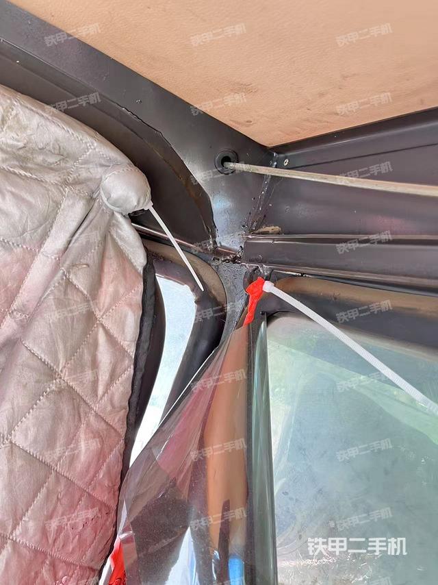 驾驶室顶部（整机外观）