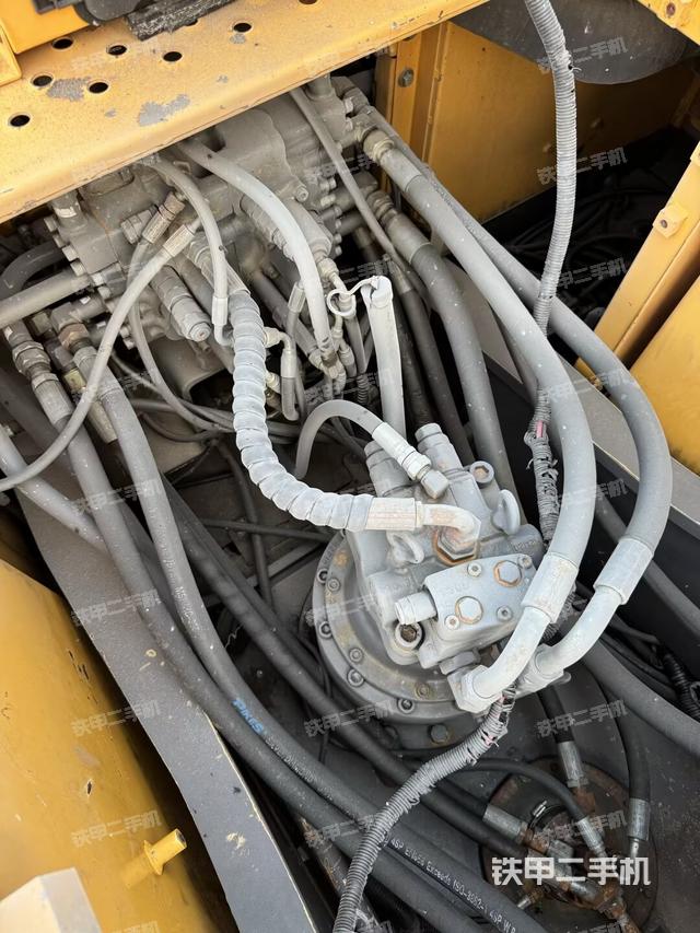 回轉(zhuǎn)馬達和主控閥（整機外觀）