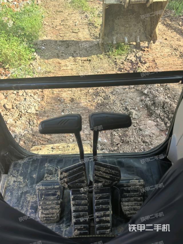 后窗玻璃角标（驾驶室部分）