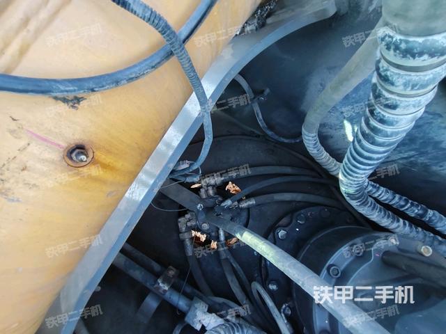 中央回转接头特写（上车部件）