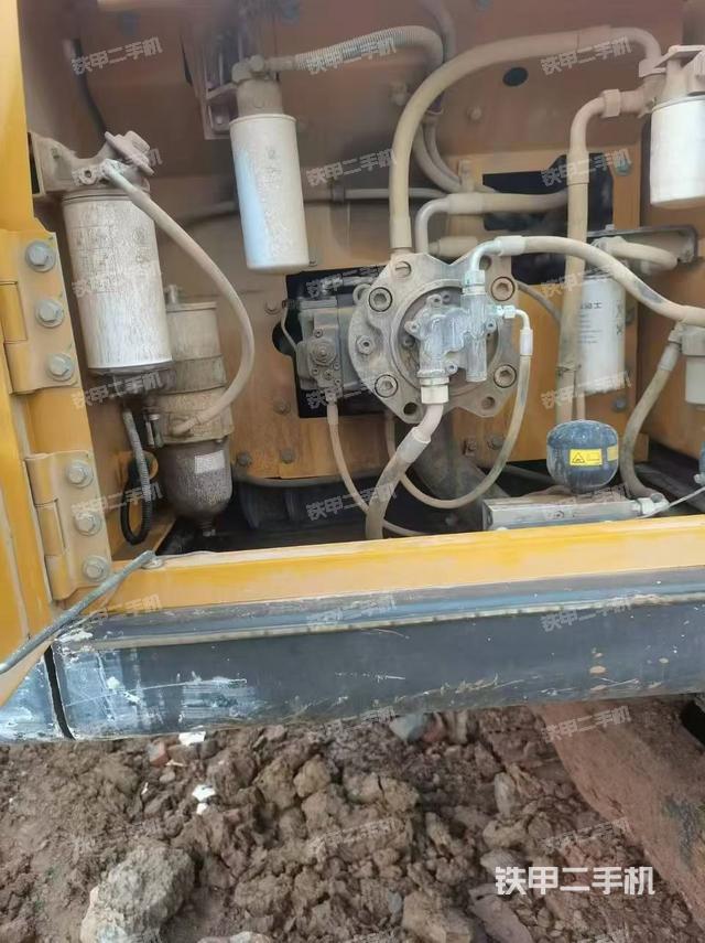 液壓泵艙室正面整體（整機(jī)外觀）