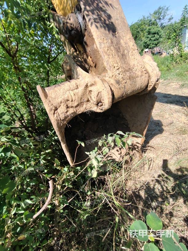 鏟斗右后整體（工作和回轉(zhuǎn)裝置）