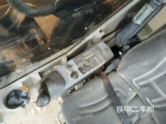 座椅右侧控制台/钥匙门/油门/含右手柄（驾驶室部分）