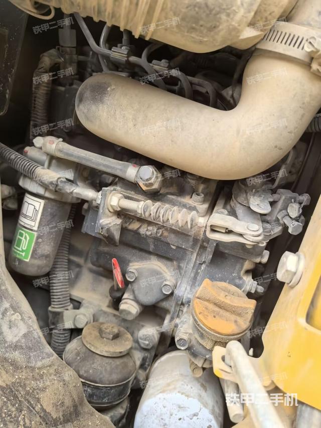 回转马达和主控阀（整机外观）