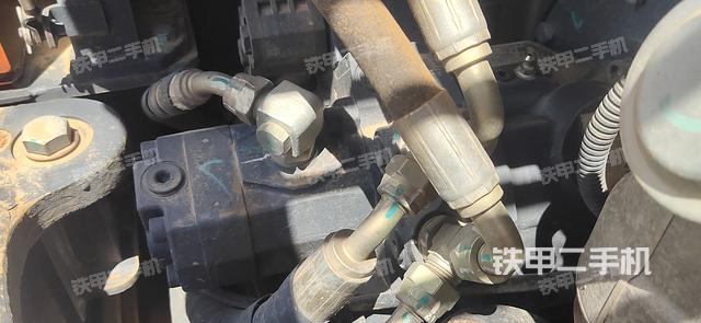 液壓泵艙室正面整體(整機(jī)外觀) 液壓泵艙室正面整體(整機(jī)外觀)