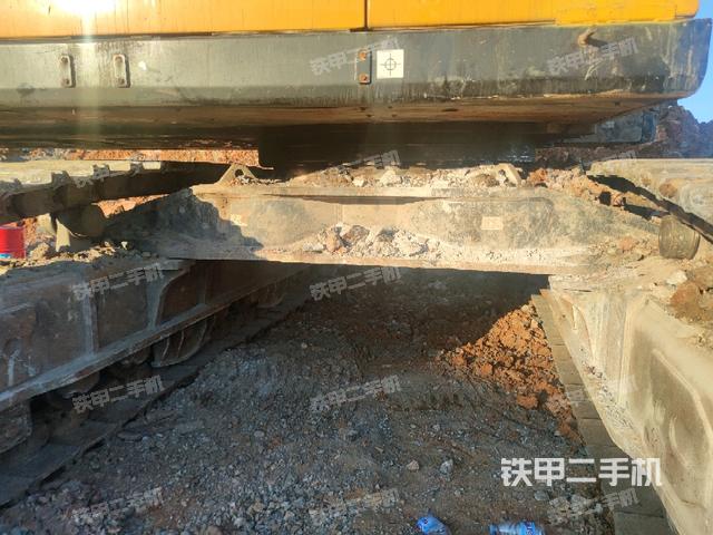 轉(zhuǎn)盤和下車架正前（工作和回轉(zhuǎn)裝置）