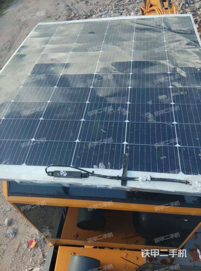 駕駛室頂部(整機外觀) 駕駛室頂部(整機外觀)