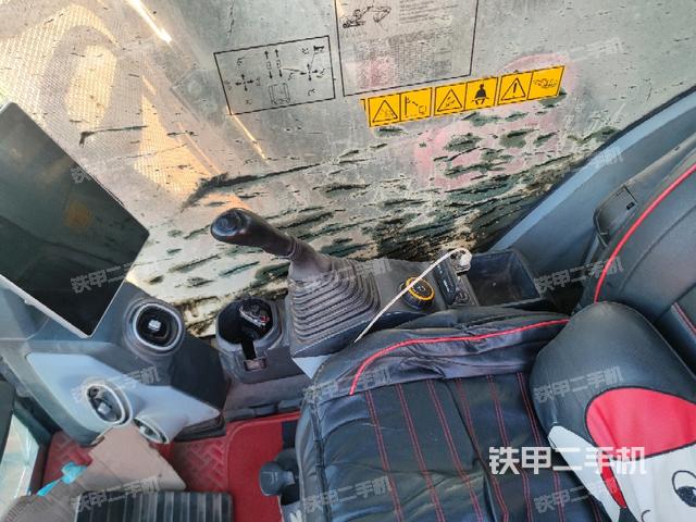 座椅右側(cè)控制臺/鑰匙門/油門/含右手柄（駕駛室部分）