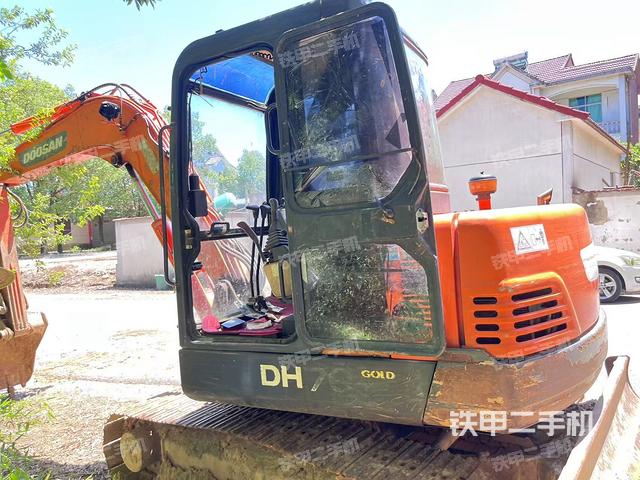 驾驶室整体（整机外观）