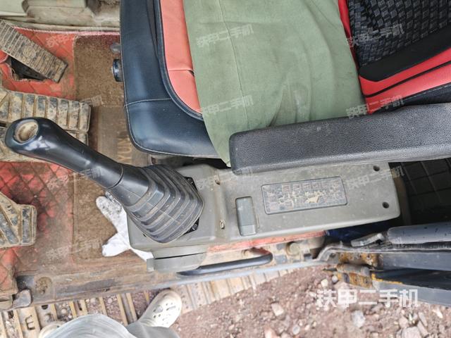 座椅左侧控制台/音响/含左手柄（驾驶室部分）