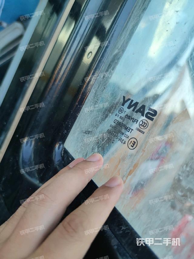 后窗玻璃角標（駕駛室部分）