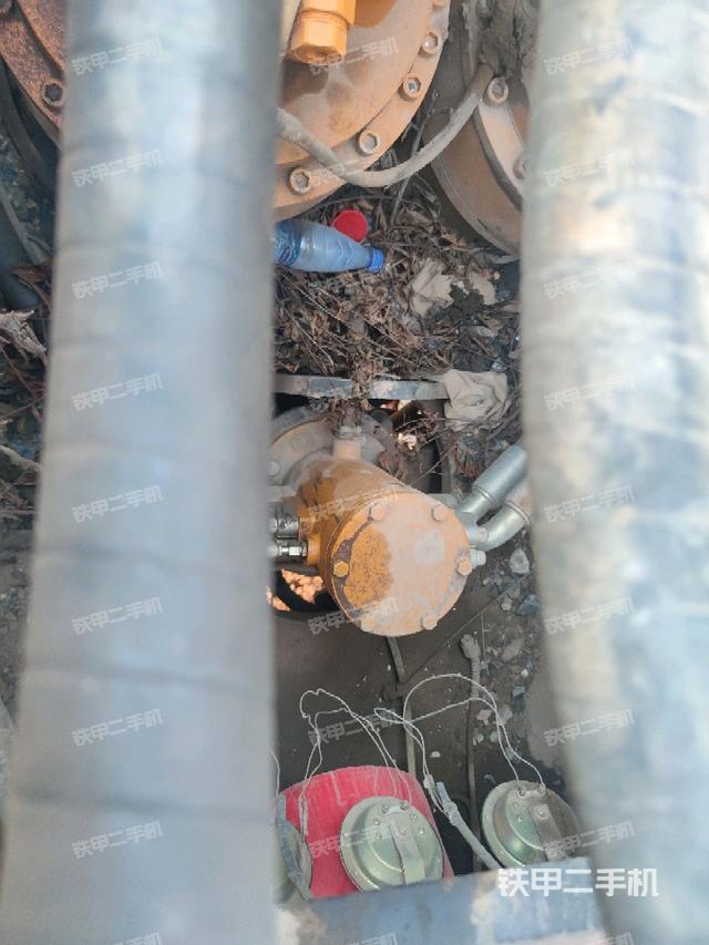 中央回轉(zhuǎn)接頭特寫（上車部件）