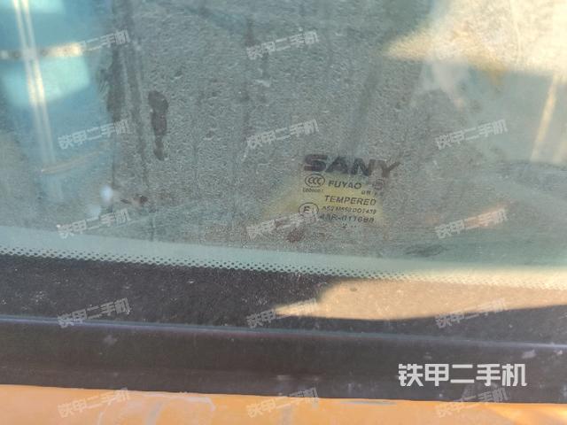 左后方玻璃角標（駕駛室部分）