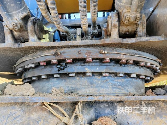 转盘和下车架正前（工作和回转装置）