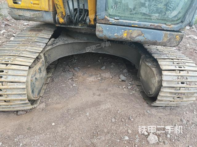 转盘和下车架正前（工作和回转装置）