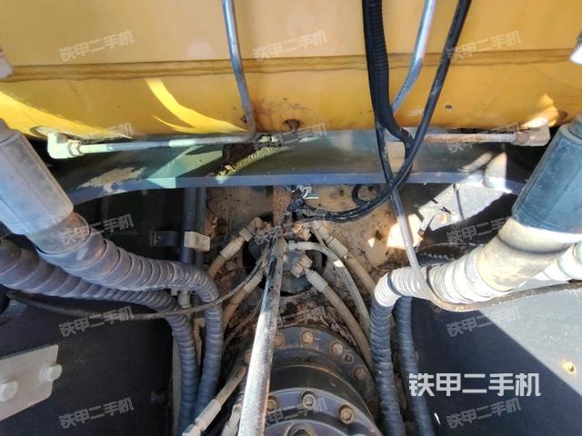 中央回轉(zhuǎn)接頭特寫（上車部件）