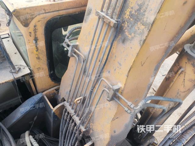 工作装置4（工作装置）