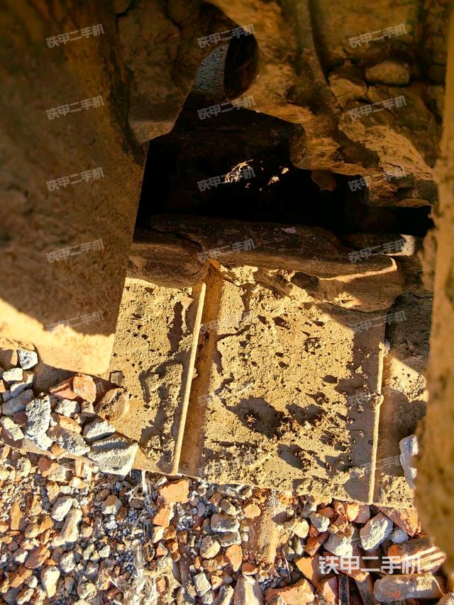 右驅(qū)動輪（行走機構(gòu)）