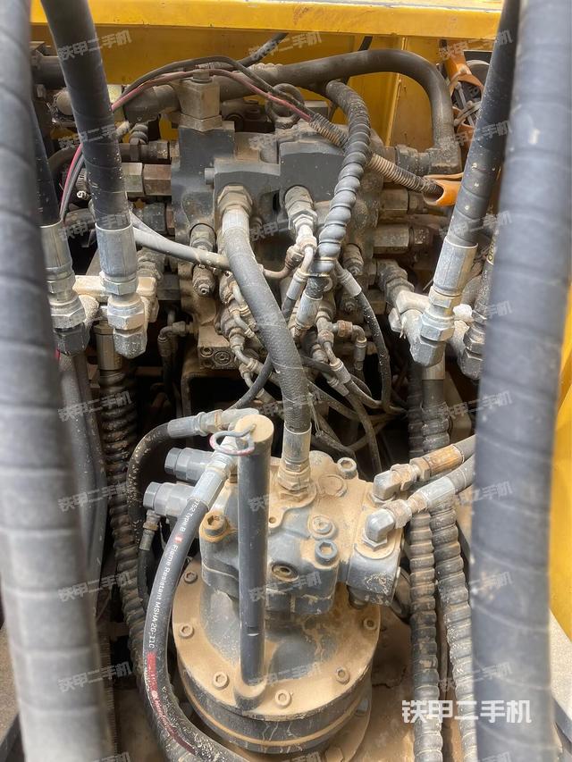 回转马达和主控阀（整机外观）