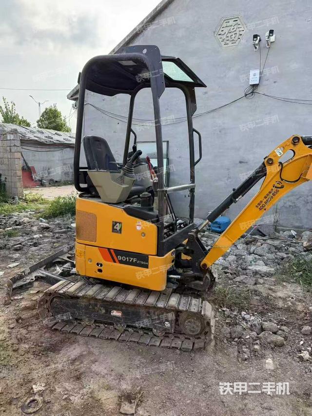 驾驶室顶部（整机外观）