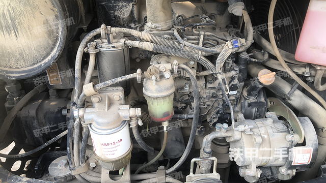 液壓泵艙室正面整體(整機(jī)外觀) 液壓泵艙室正面整體(整機(jī)外觀)