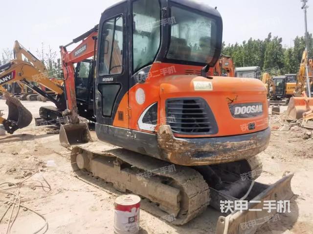 驾驶室顶部（整机外观）