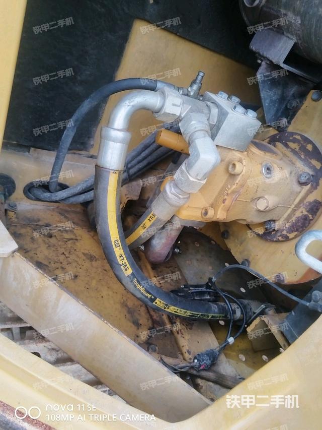 液壓泵艙室正面整體（整機(jī)外觀）