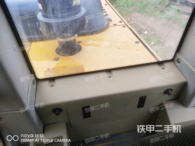 后窗玻璃角標（駕駛室部分）