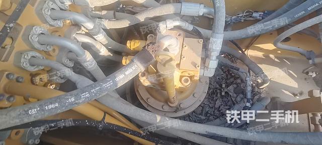 回轉(zhuǎn)馬達(dá)和主控閥（整機(jī)外觀）