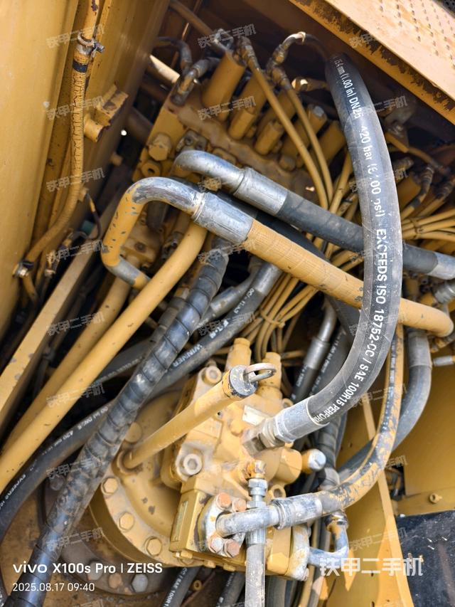 回转马达和主控阀（整机外观）