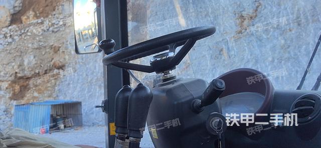 駕駛室工作臺(tái)(整機(jī)外觀及大件) 駕駛室工作臺(tái)(整機(jī)外觀及大件)