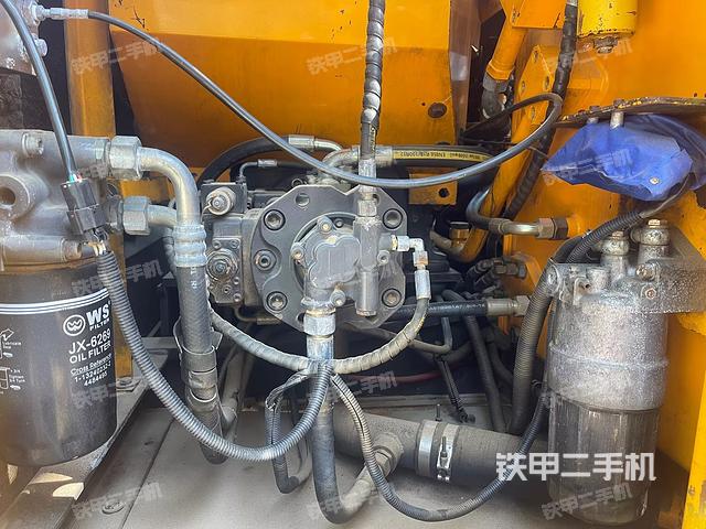 液壓泵艙室正面整體（整機(jī)外觀）