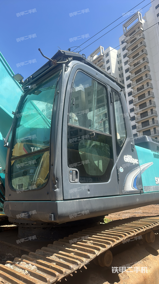 駕駛室整體(整機外觀) 駕駛室整體(整機外觀)