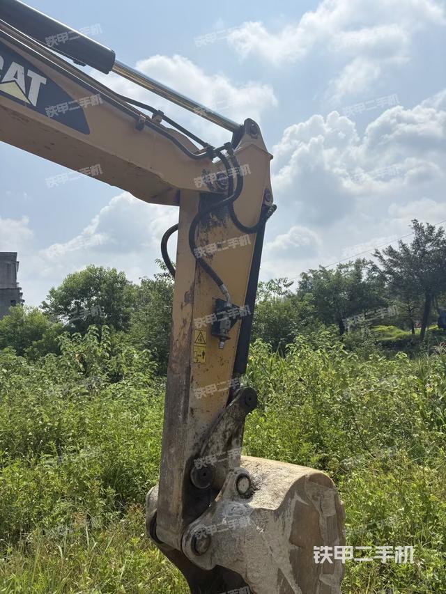 铲斗右后整体(工作和回转装置) 铲斗右后整体(工作和回转装置)
