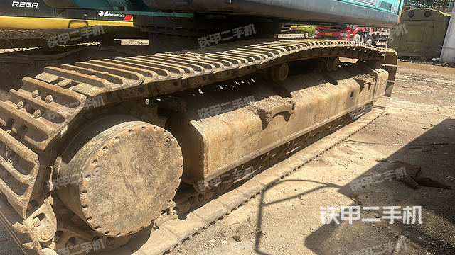 單側(cè)履帶整體(整機外觀) 單側(cè)履帶整體(整機外觀)