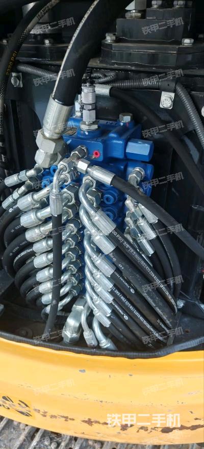 回轉(zhuǎn)馬達和主控閥（整機外觀）