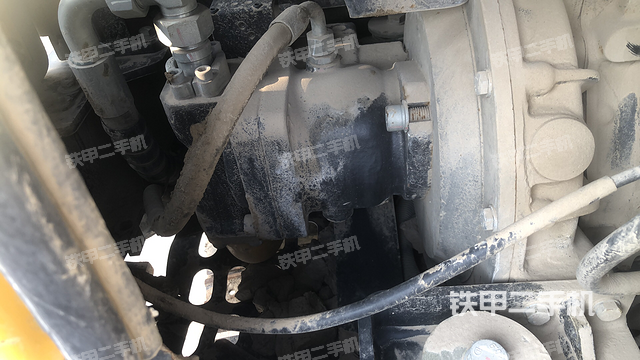 回轉(zhuǎn)馬達(dá)和主控閥(整機(jī)外觀) 回轉(zhuǎn)馬達(dá)和主控閥(整機(jī)外觀)