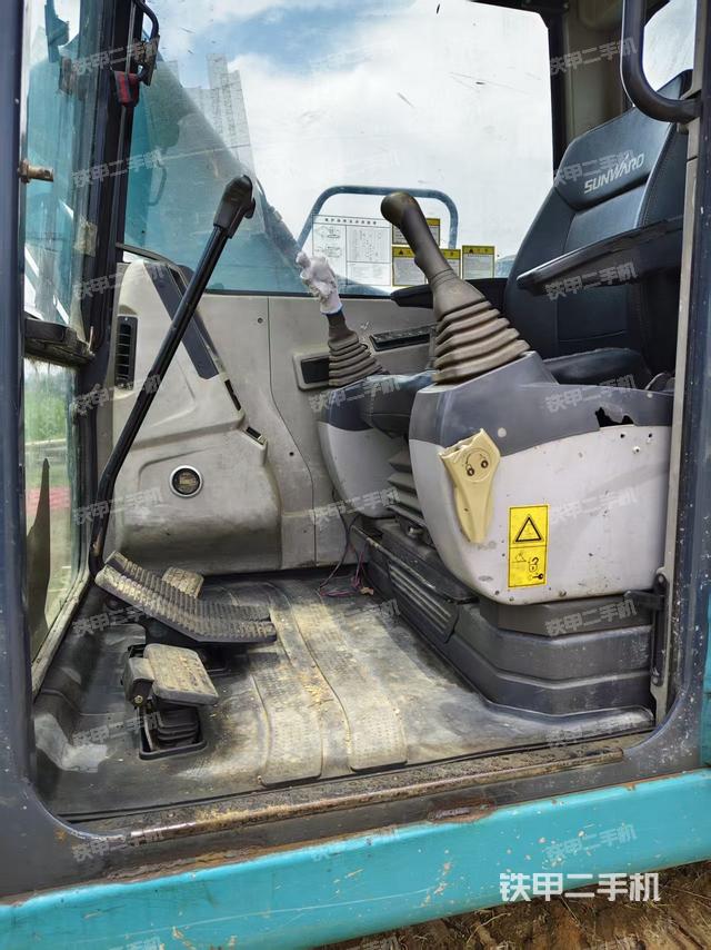 座椅右側(cè)控制臺(tái)/鑰匙門/油門/含右手柄（駕駛室部分）