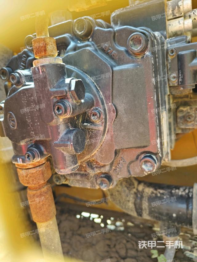 液壓泵艙室正面整體（整機(jī)外觀）