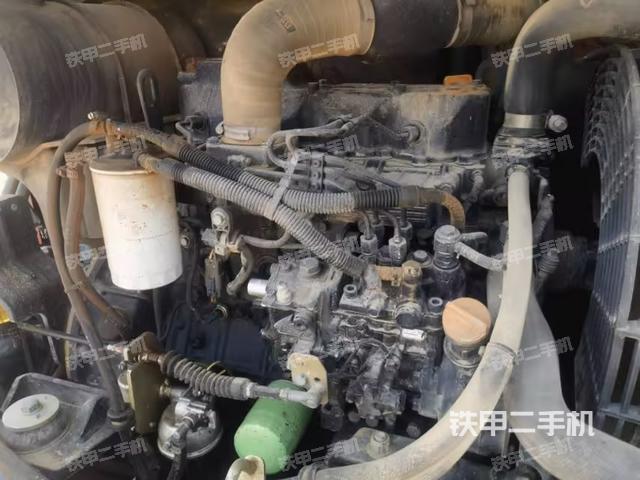 回转马达和主控阀（整机外观）