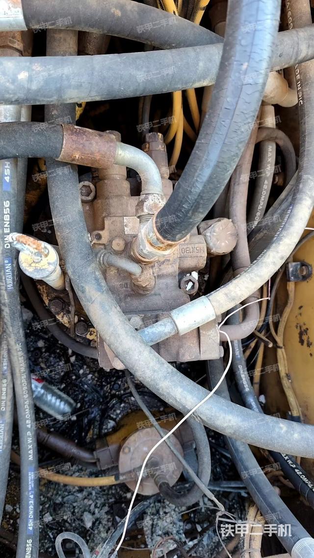 回轉(zhuǎn)馬達（上車部件）