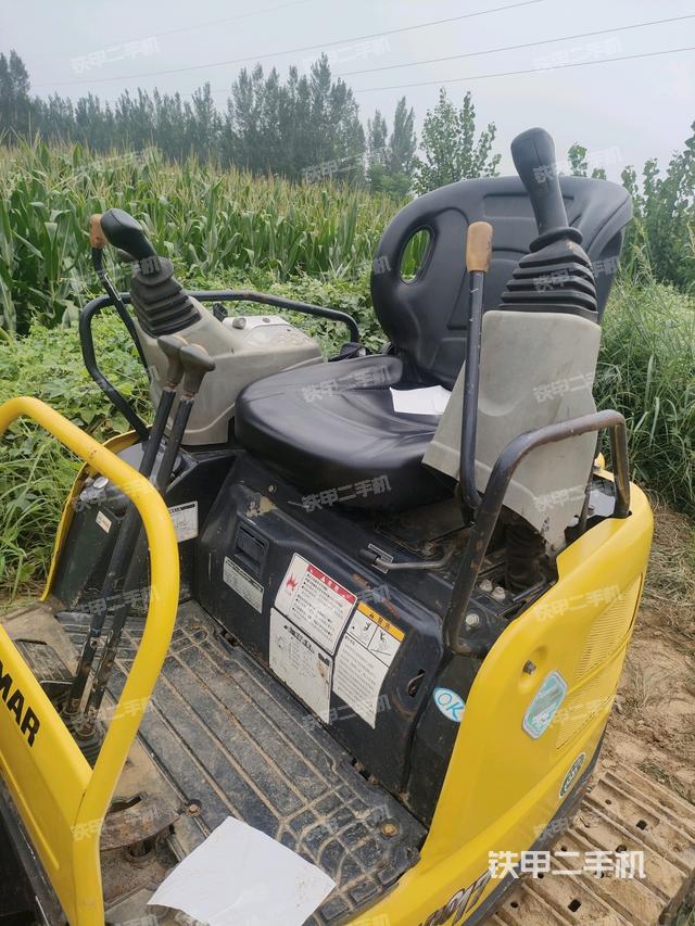 駕駛室頂部（整機外觀）