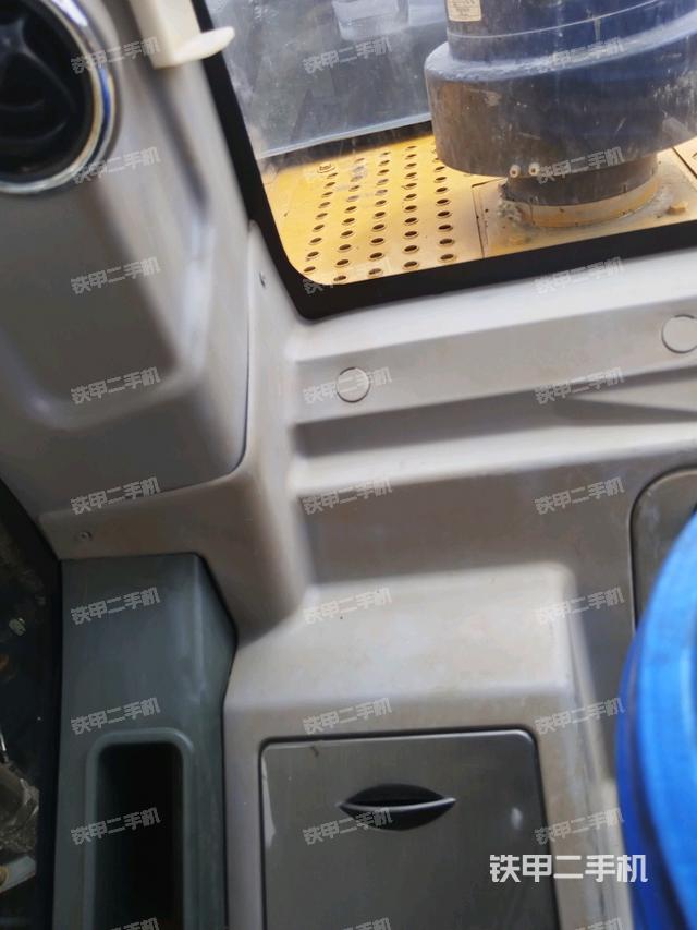 后窗玻璃角標(biāo)（駕駛室部分）