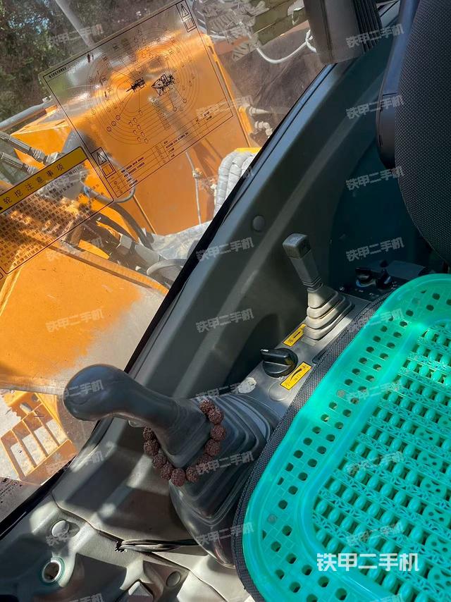 座椅右侧控制台/钥匙门/油门/含右手柄（驾驶室部分）