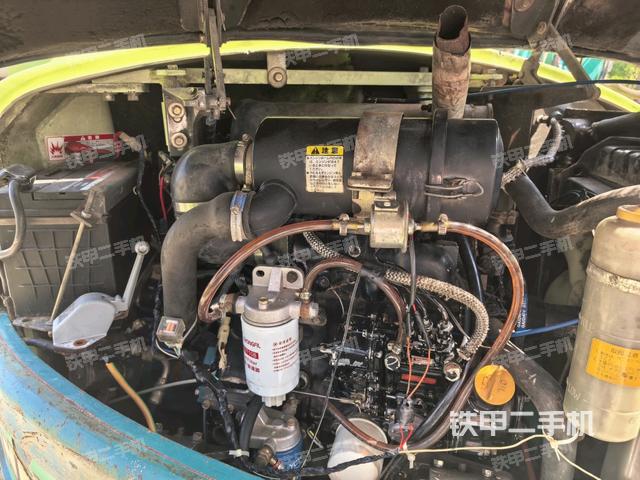 發(fā)動(dòng)機(jī)室（上車部件）