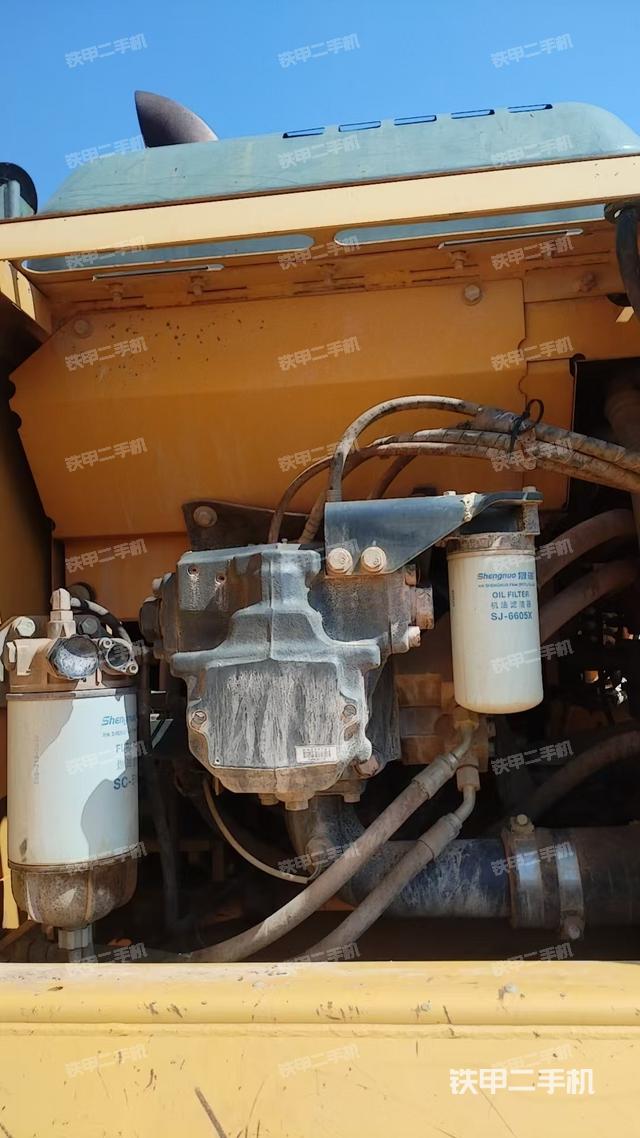 液壓泵艙室正面整體(整機(jī)外觀) 液壓泵艙室正面整體(整機(jī)外觀)