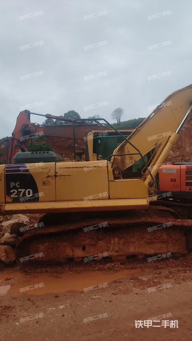 單側(cè)履帶整體(整機(jī)外觀) 單側(cè)履帶整體(整機(jī)外觀)