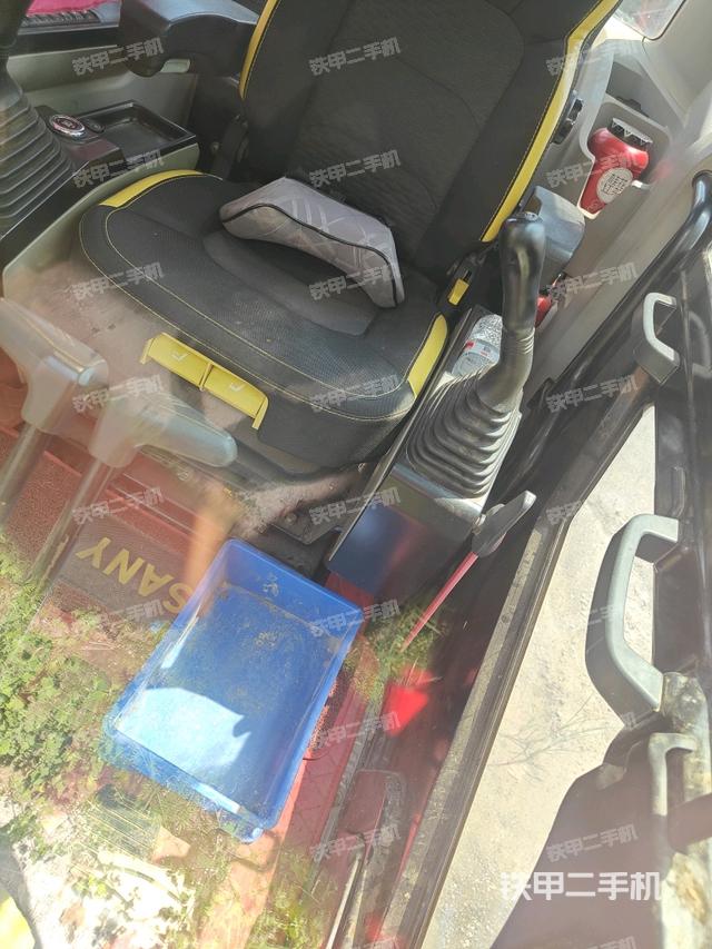 駕駛室整體（整機(jī)外觀）