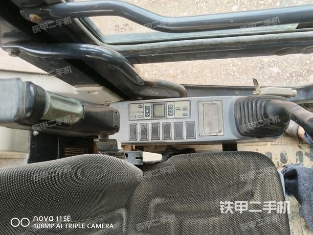 座椅左側控制臺/音響/含左手柄（駕駛室部分）